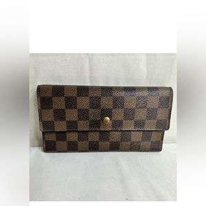 Authentic Louis Vuitton Sarah Wallet